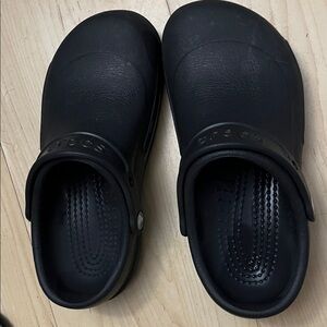 CROCS Non slip black work shoes